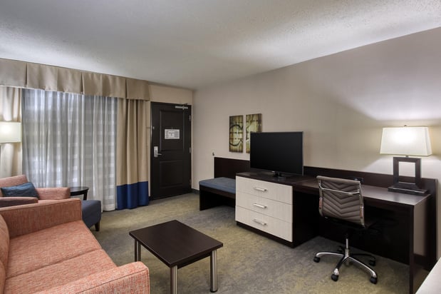 Images Holiday Inn & Suites Atlanta Airport-North by IHG