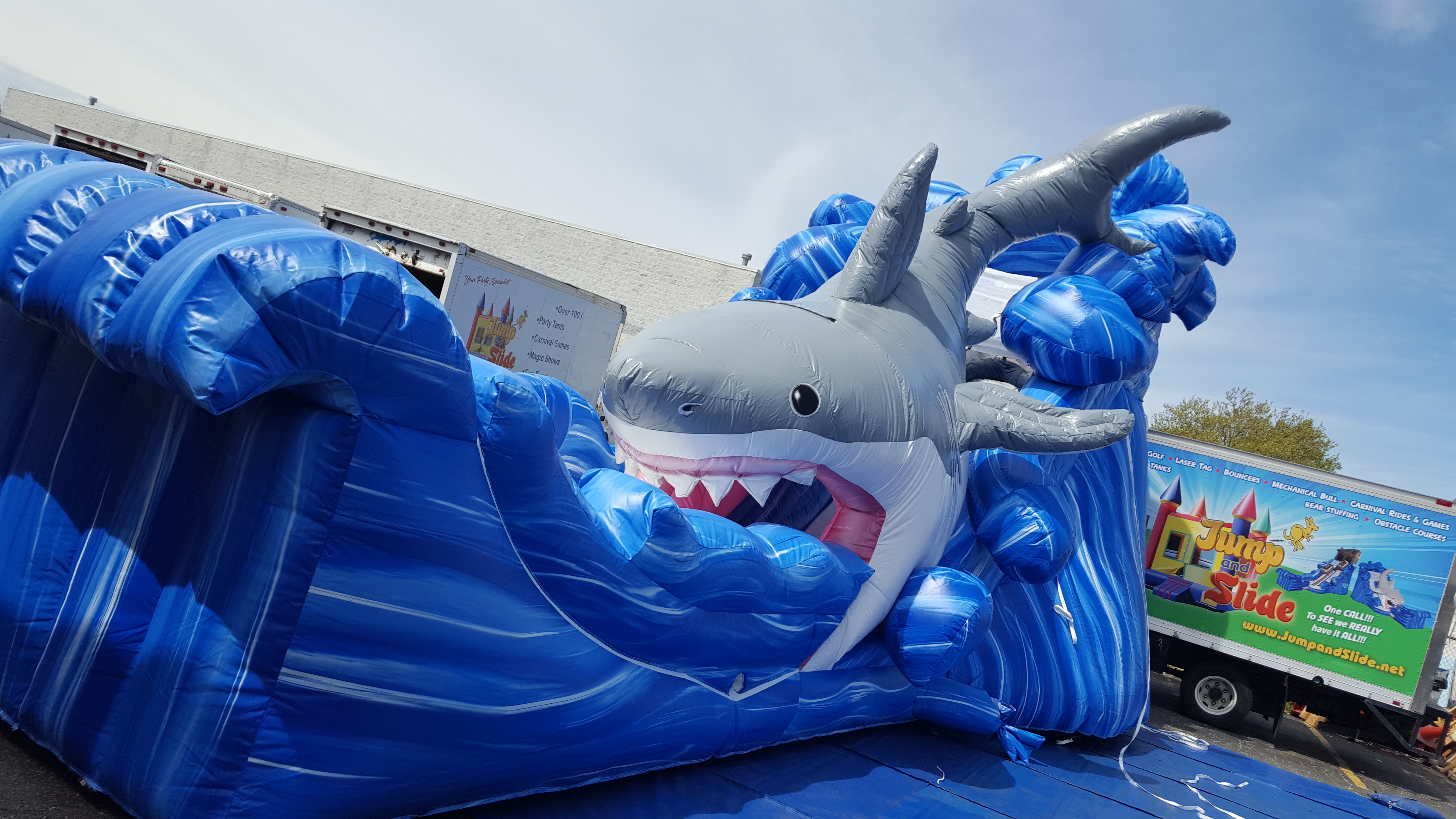 Mako Shark water slide rental.Looking for something different?
Jump And Slide has the largest selection of bouncer rentals. water slide rentals, tent rentals,mechanical bull rentals,mini golf rentals and so much more.
