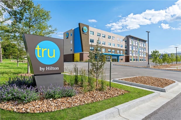 Images Tru by Hilton Kansas City Airport