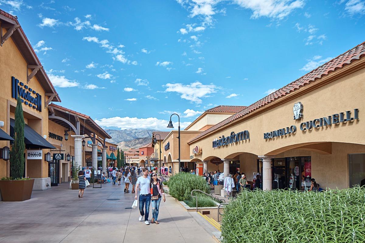 Desert Hills Premium Outlets, Cabazon California (CA) - www.waldenwongart.com