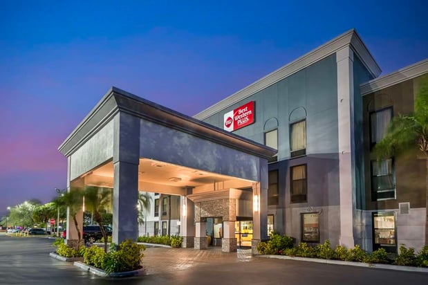 Images Best Western Plus Universal Inn