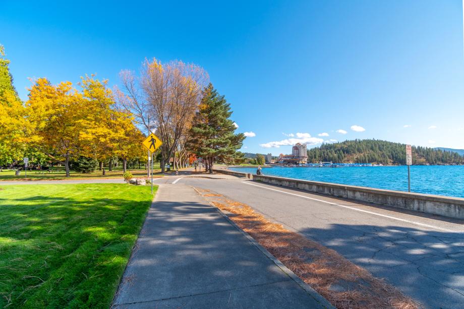 The Centennial Trail provides an easy bike ride into downtown Coeur d’Alene