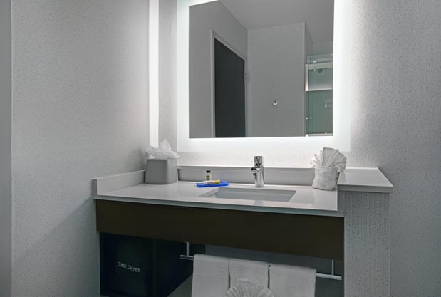 Images Holiday Inn Express & Suites Milwaukee - Brookfield by IHG