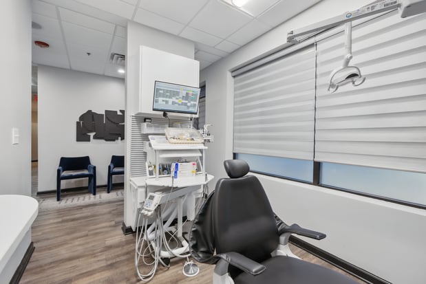 Images Thomas F. Brown, DDS
