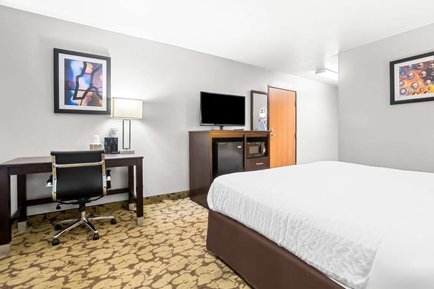 Images SureStay Plus by Best Western Bettendorf