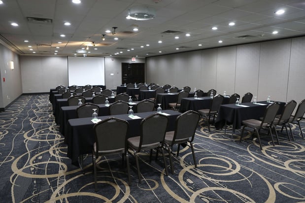 Images Holiday Inn Chicago Oakbrook by IHG