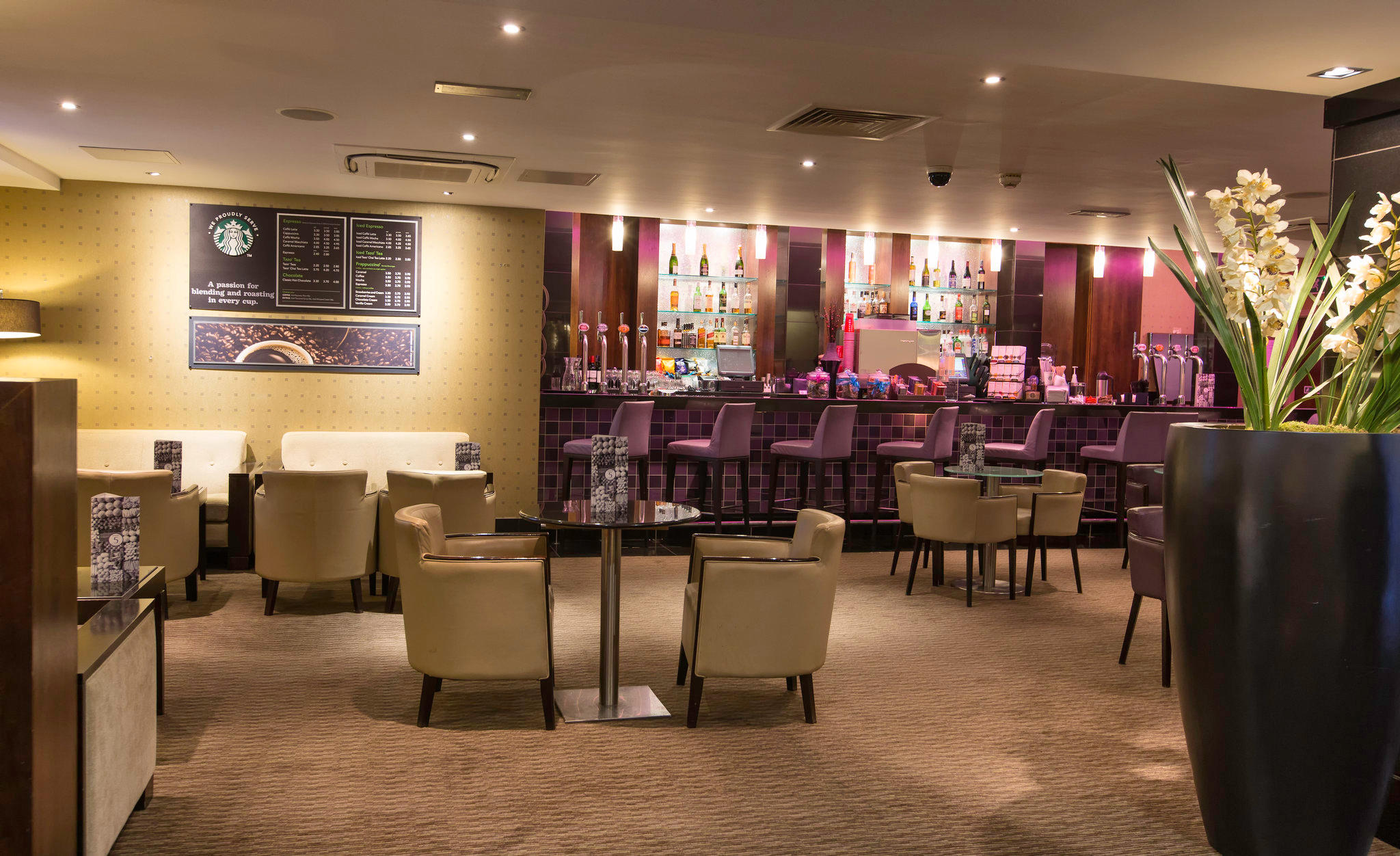 Crowne Plaza London - Ealing, an IHG Hotel London 020 8233 3200