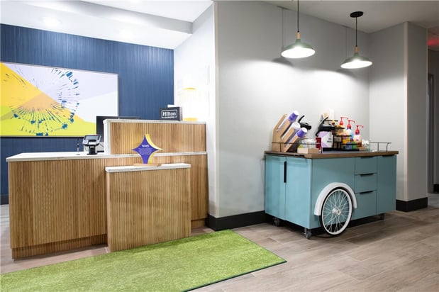 Images Spark by Hilton Lafayette South