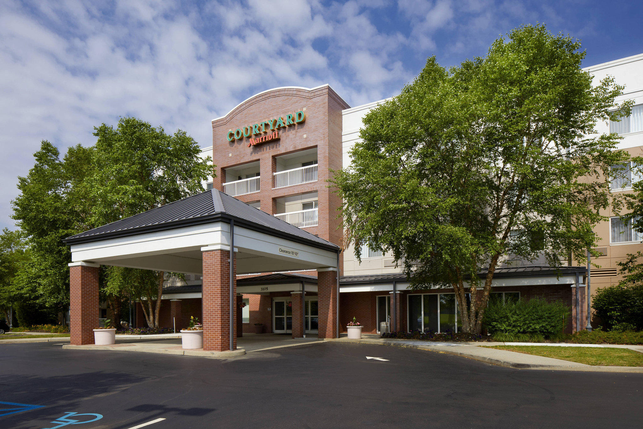 Courtyard by Marriott Edison Woodbridge Coupons near me in ...