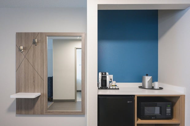 Images Holiday Inn Express & Suites Marquette by IHG