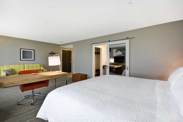 Images Hampton Inn & Suites Detroit/Warren