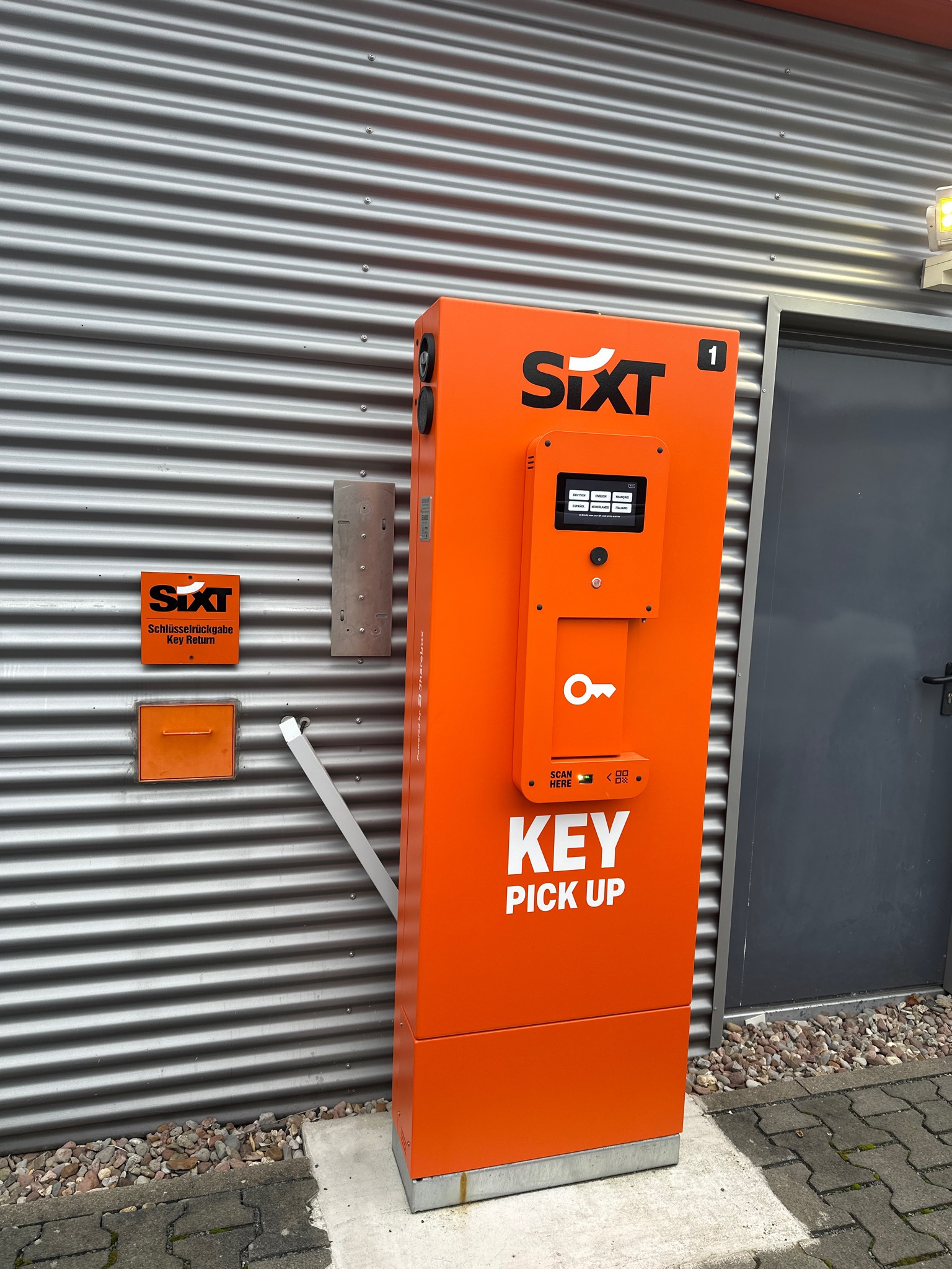 SIXT Autovermietung Darmstadt, Leydheckerstr. 20 in Darmstadt