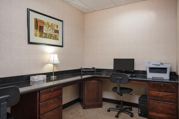 Images Holiday Inn Express & Suites Lafayette East, an IHG Hotel