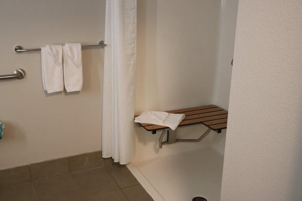 Images Holiday Inn Express & Suites Marquette by IHG