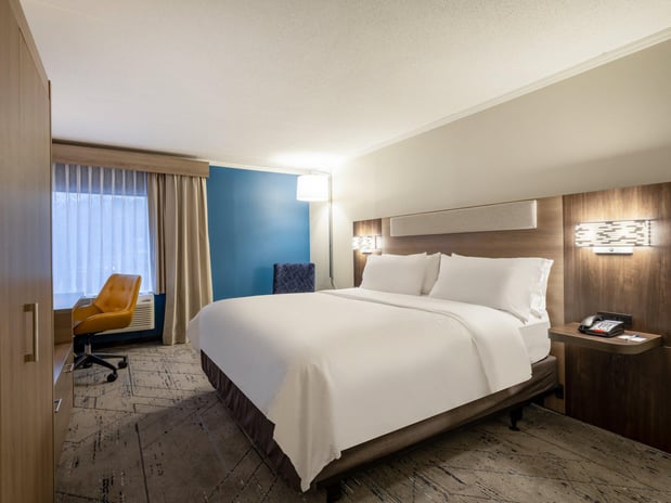Images Holiday Inn Express & Suites Greensboro-(I-40 @ Wendover) by IHG