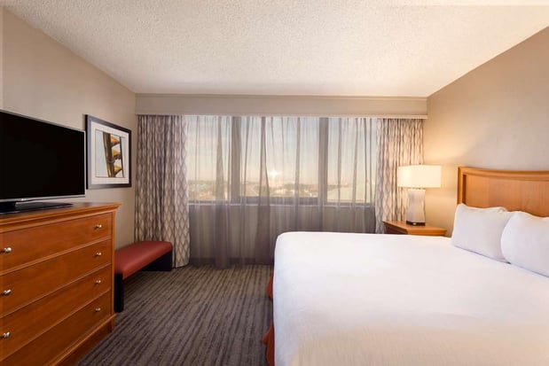 Images Embassy Suites by Hilton Orlando International Drive ICON Park