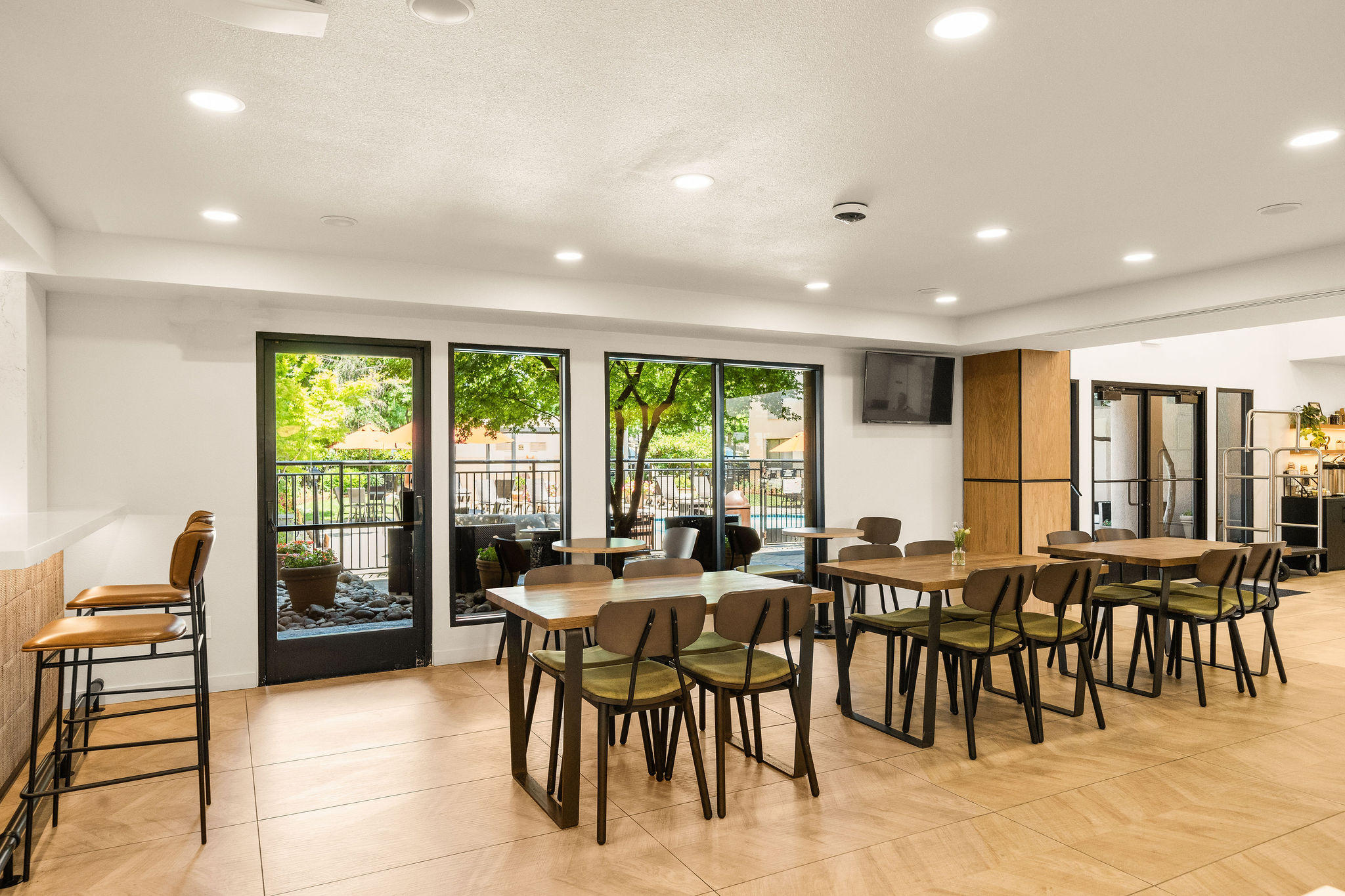Oxford Suites Redding Dining Options