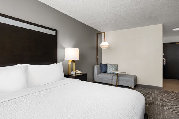 Images Holiday Inn & Suites Albuquerque Airport by IHG