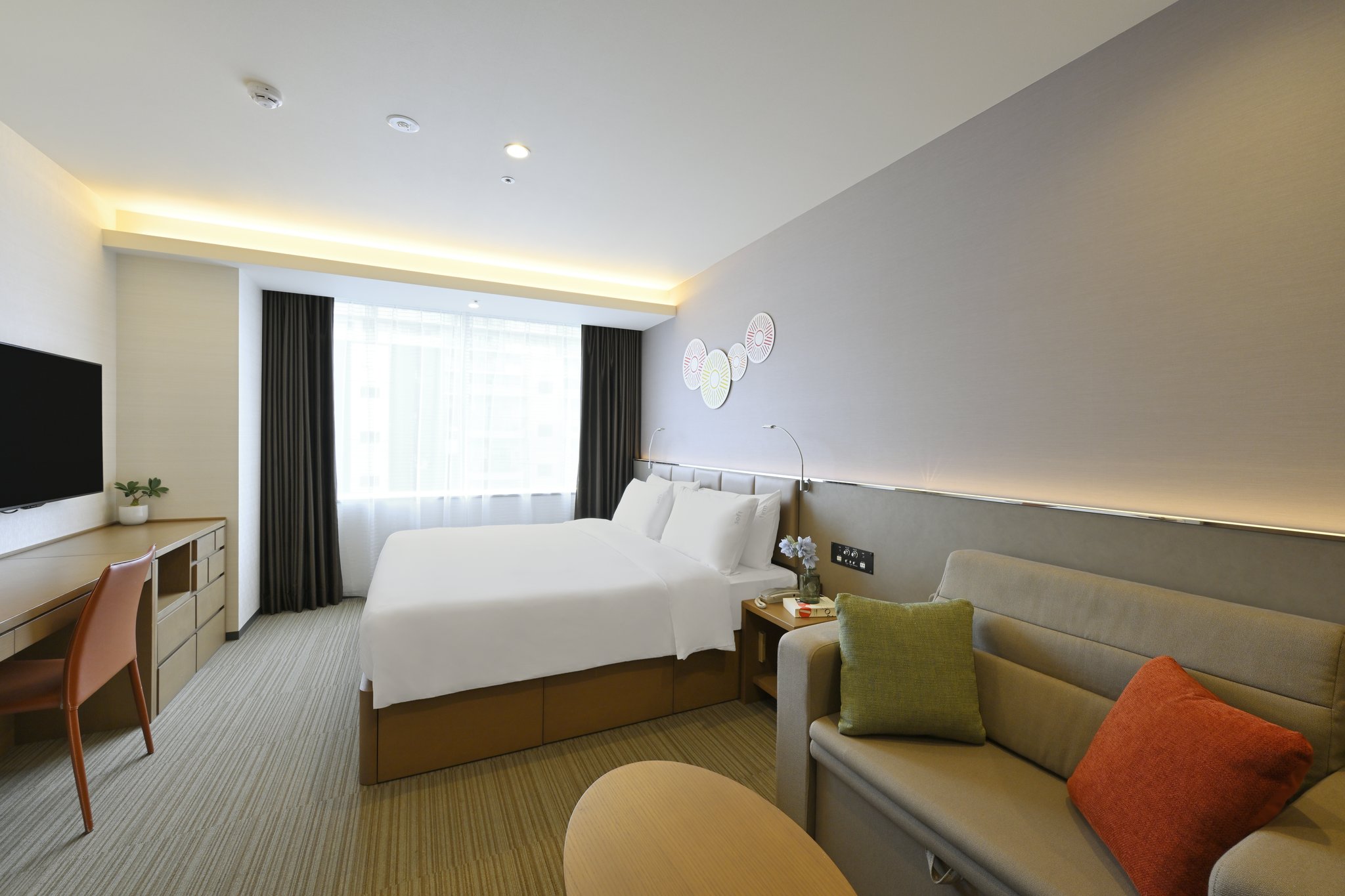 Images Holiday Inn & Suites Shin Osaka by IHG