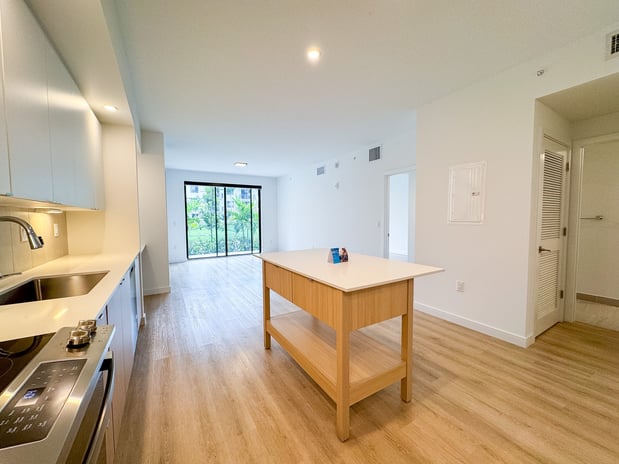 Images Caroline Golden Glades