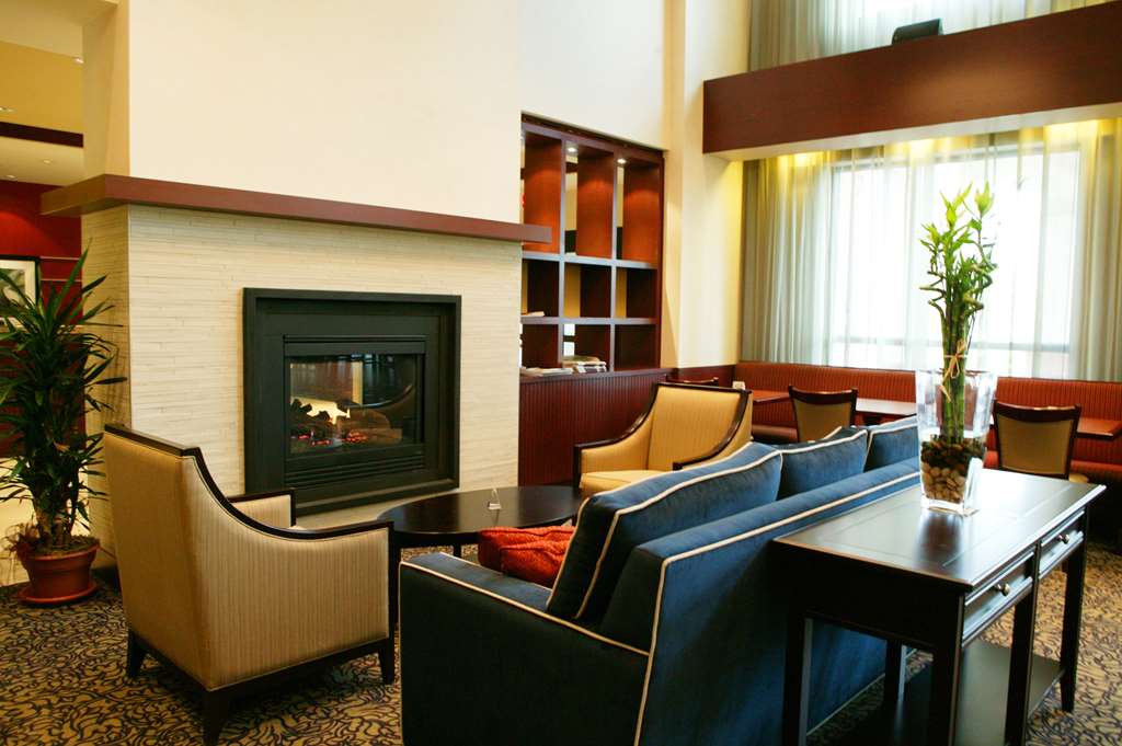 Hampton Inn & Suites by Hilton Laval in Laval: Reception