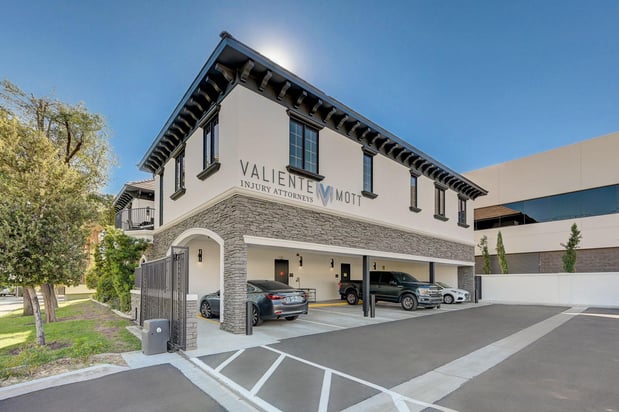 Images Valiente Mott Injury Attorneys