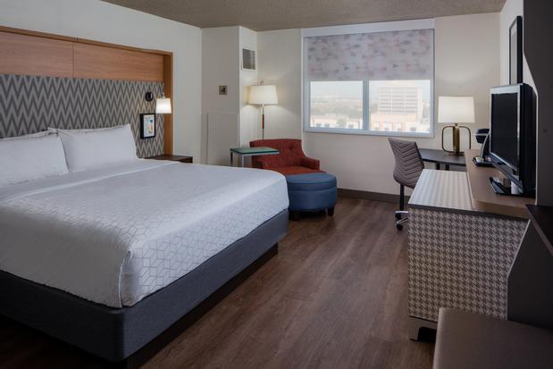 Images Holiday Inn Tampa Westshore - Airport Area, an IHG Hotel