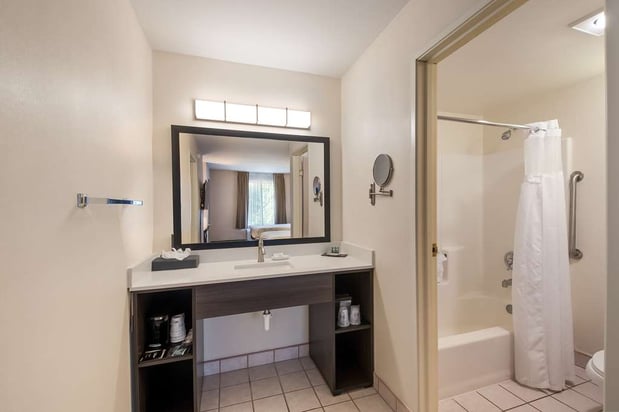 Images SureStay Plus by Best Western SeaTac Airport