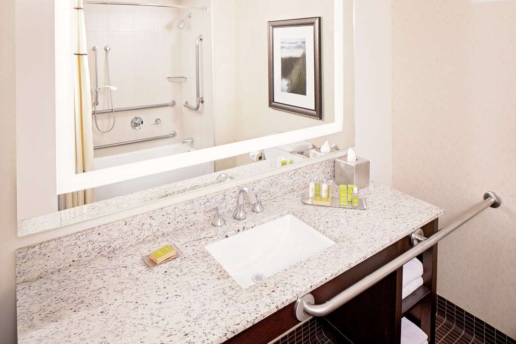 DoubleTree by Hilton Boston Bayside