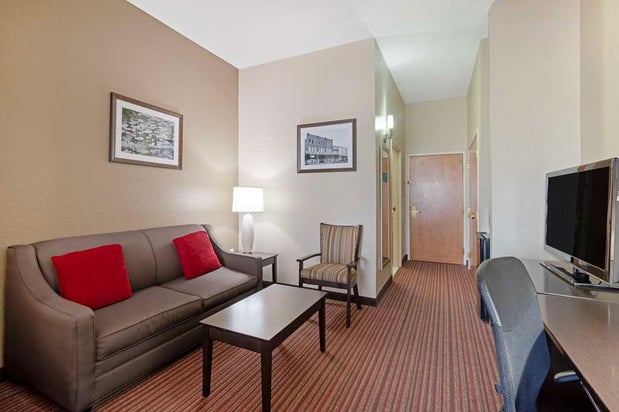 Images Best Western Plus Bradbury Inn & Suites