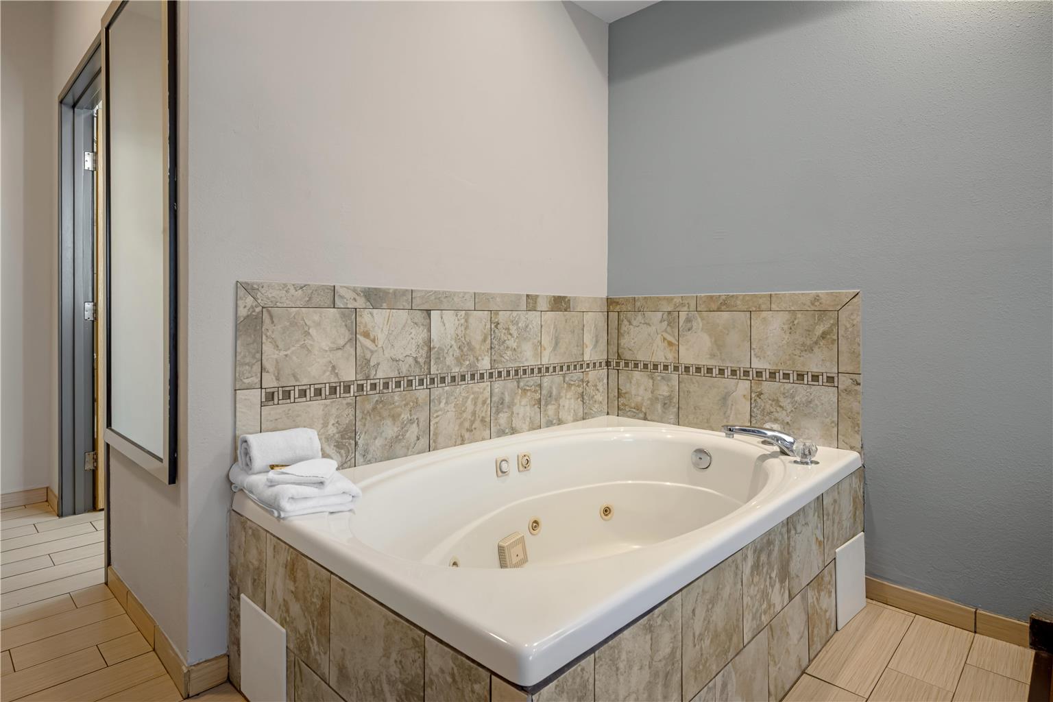 Whirlpool Room