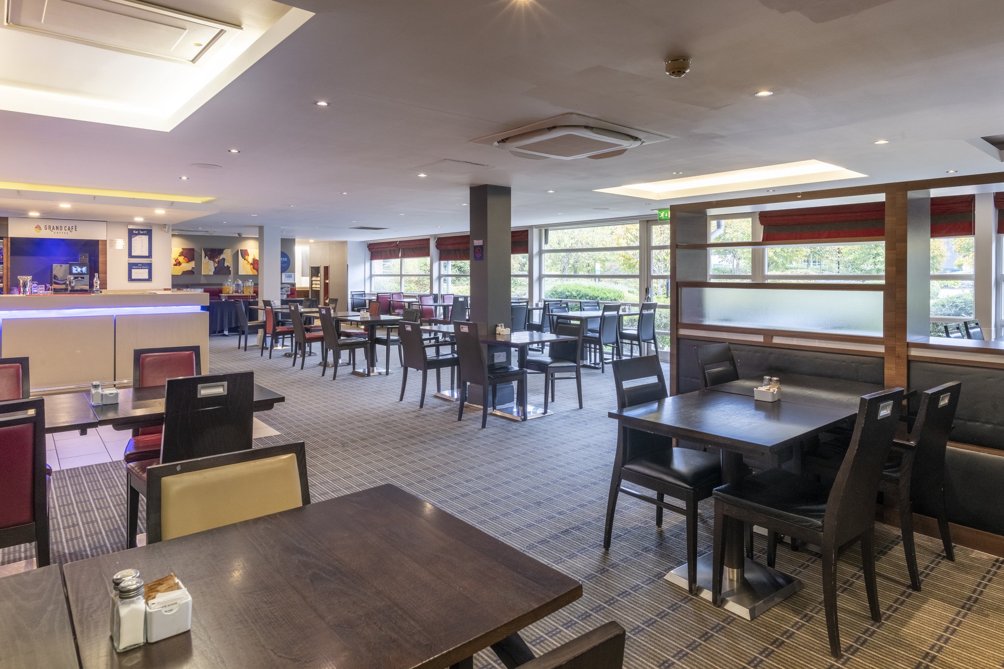 Images Holiday Inn Express Milton Keynes by IHG