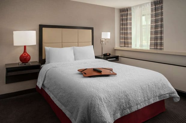 Images Hampton Inn & Suites Milwaukee Downtown