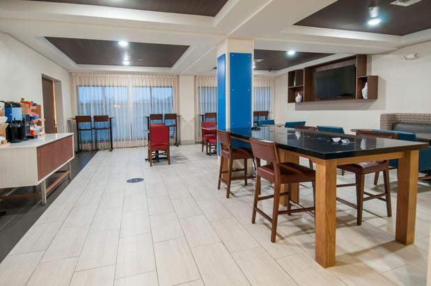 Images Holiday Inn Express & Suites Biloxi- Ocean Springs by IHG