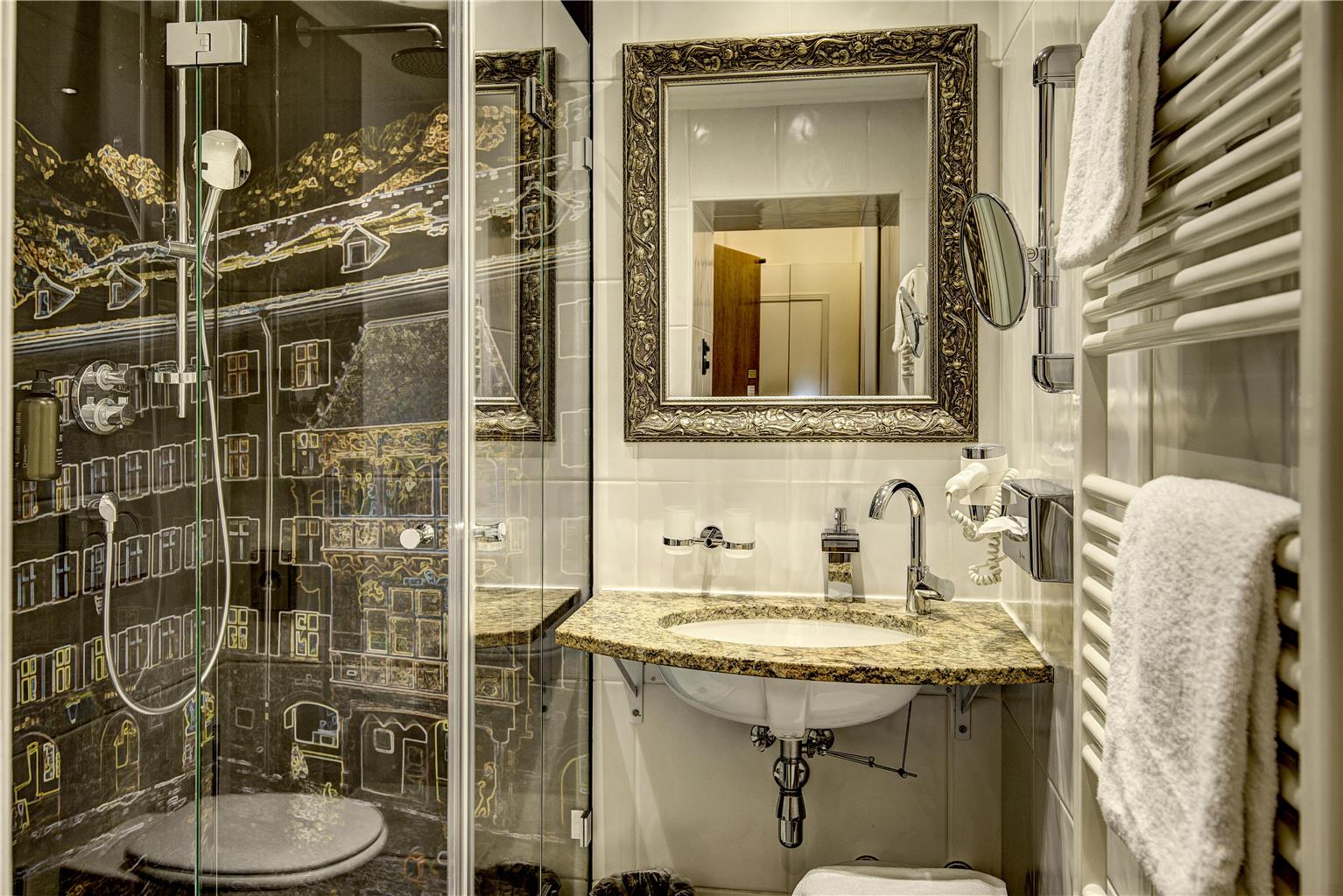 Hotel Goldener Adler, BW Signature Collection, Herzog - Friedrich Str 6 in Innsbruck