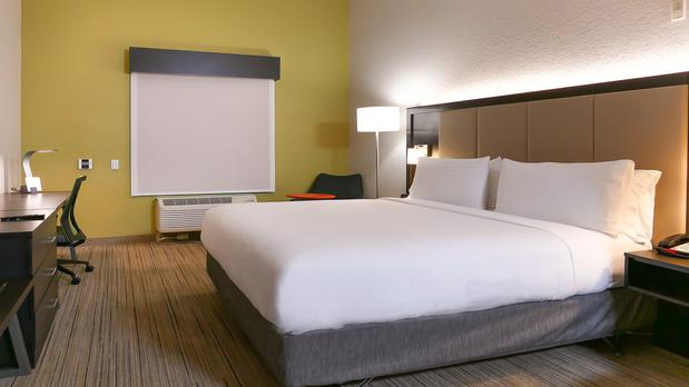 Images Holiday Inn Express & Suites St. Petersburg North (I-275), an IHG Hotel