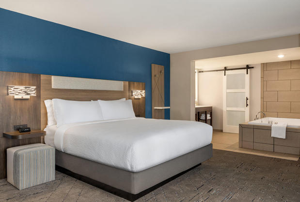 Images Holiday Inn Express & Suites Evansville Downtown by IHG