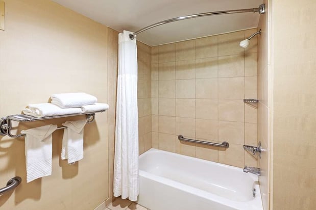 Images Embassy Suites by Hilton Greensboro Airport