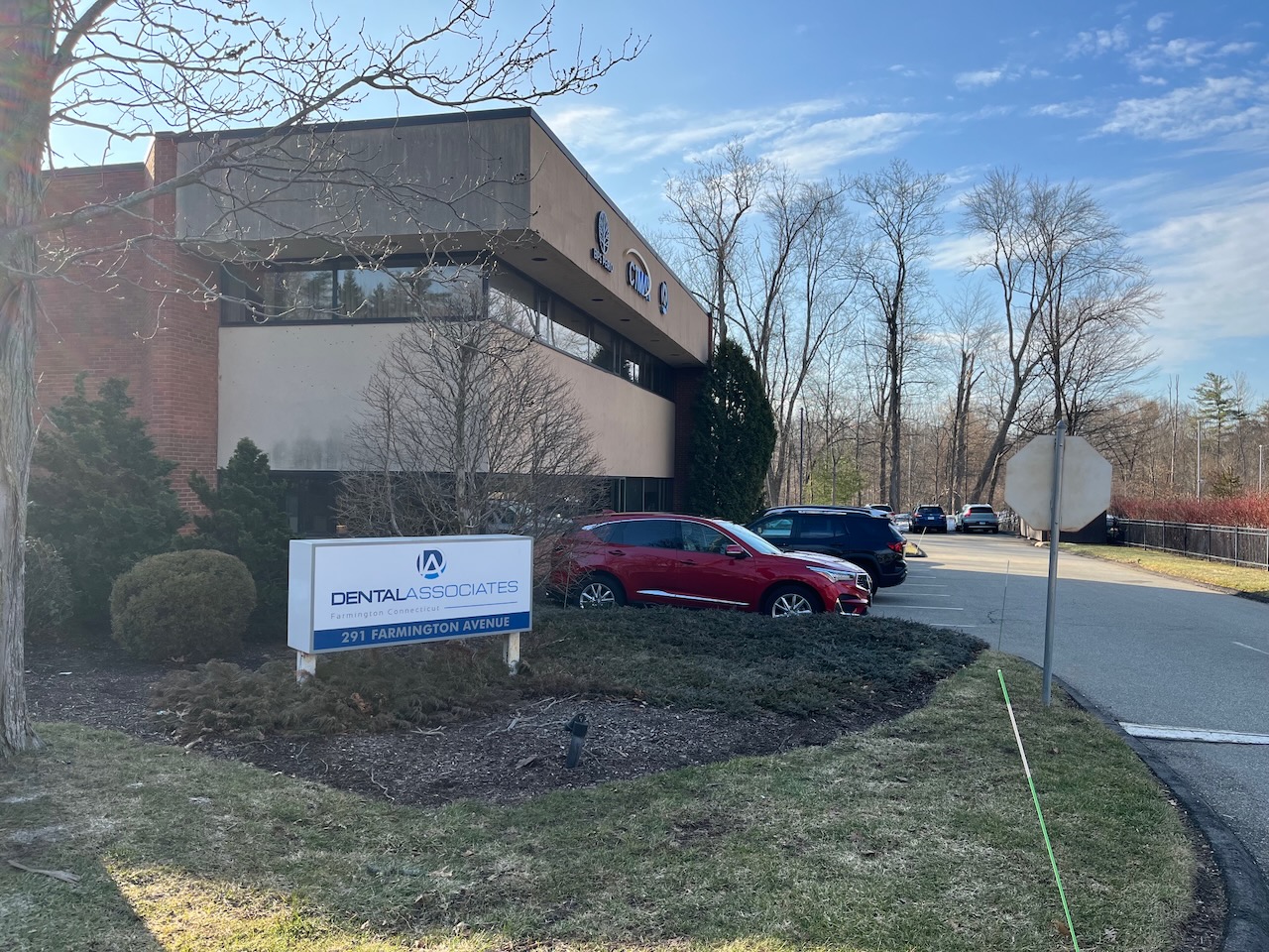 Dental Associates, LLP is a general, restorative & cosmetic dental office in Farmington, CT. We value our patient relationships and make it our priority to deliver the gentle, compassionate care that you deserve. We have developed a practice that can cater to all of your dental needs in one location. The result is comfortable, convenient dentistry of the highest quality.
Located near the UCONN Health Center and American Red Cross in Farmington, CT.
