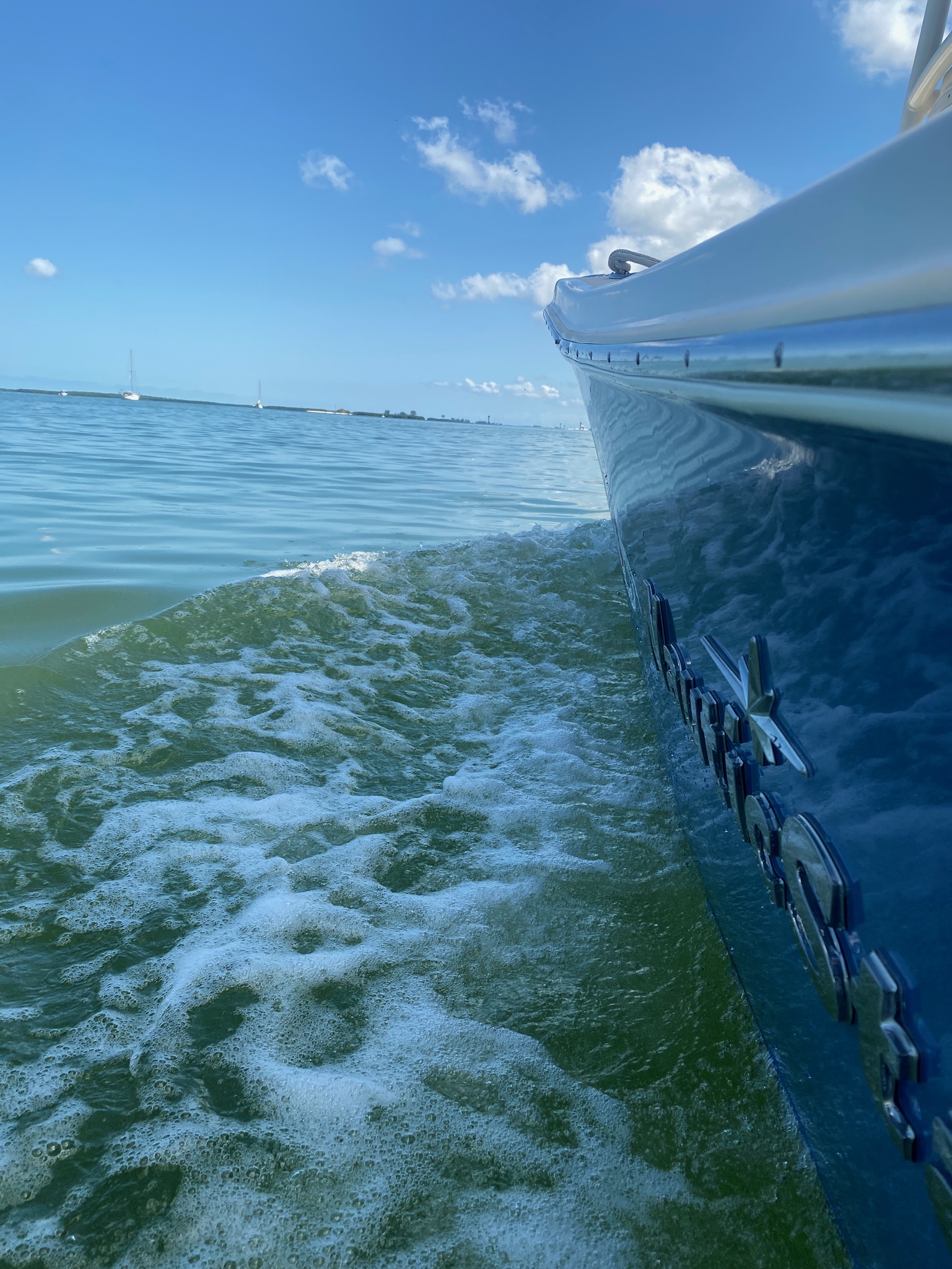 Our sightseeing boat tours at Sportsman Charters are designed to highlight the natural beauty and unique landmarks of the area. Enjoy breathtaking views and learn about the local scenery while cruising in comfort and style.