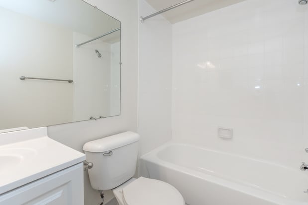 Images Oaks at Hampton Apartments