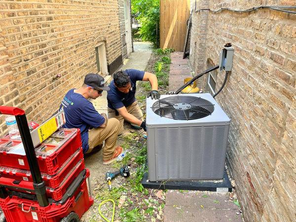 Air conditioner installation Schaumburg Illinois.