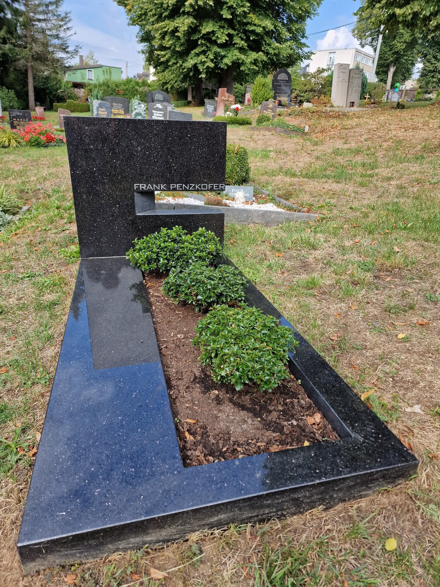 Ludwig Schneider - Denkmale und Steinbau AG - Steinmetz & Grabsteine München, Unterhachinger Straße 15 in München