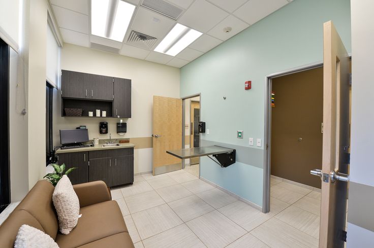 An inviting Consultation Room at VCA Hillsboro. VCA Hillsboro Animal Hospital Coconut Creek (954)947-3218