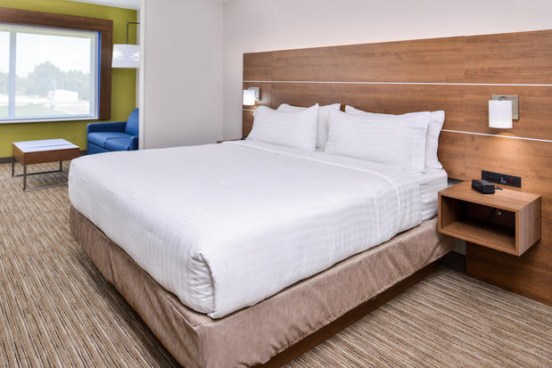 Images Holiday Inn Express & Suites Siloam Springs, an IHG Hotel