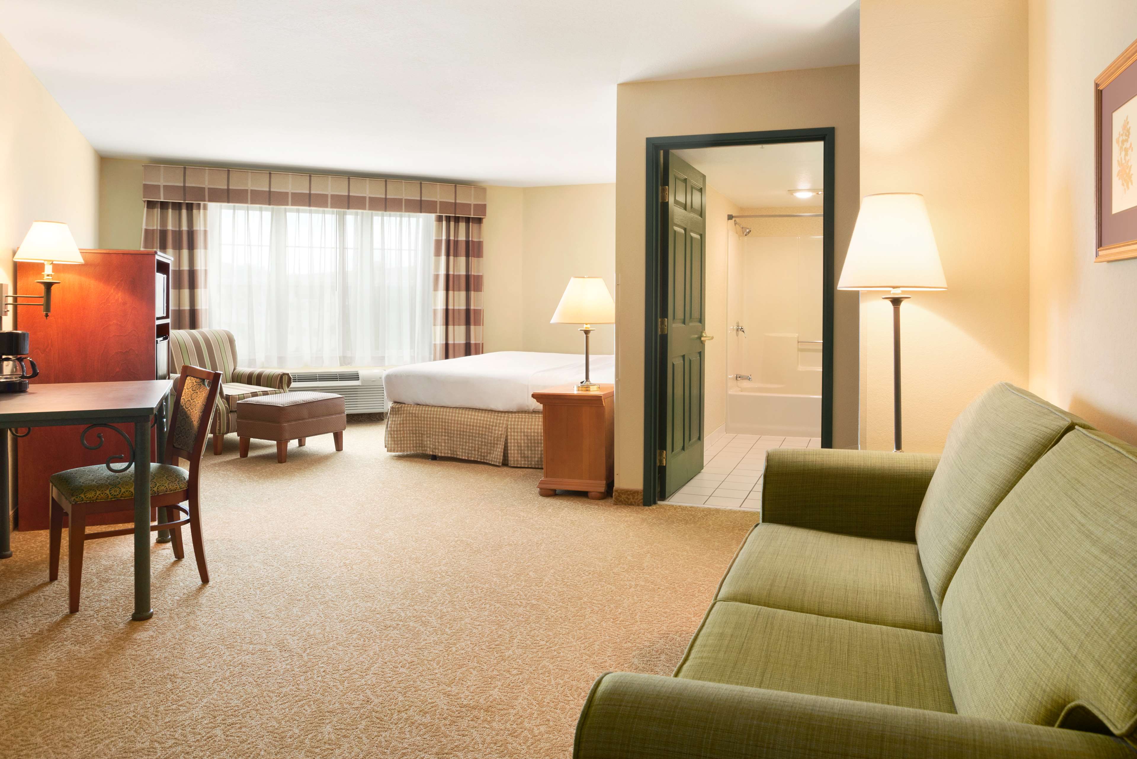 Country Inn & Suites by Radisson, Beckley, WV, 2120 Harper Road ...