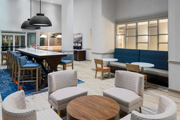 Images Hampton Inn & Suites Charlottesville-At The University