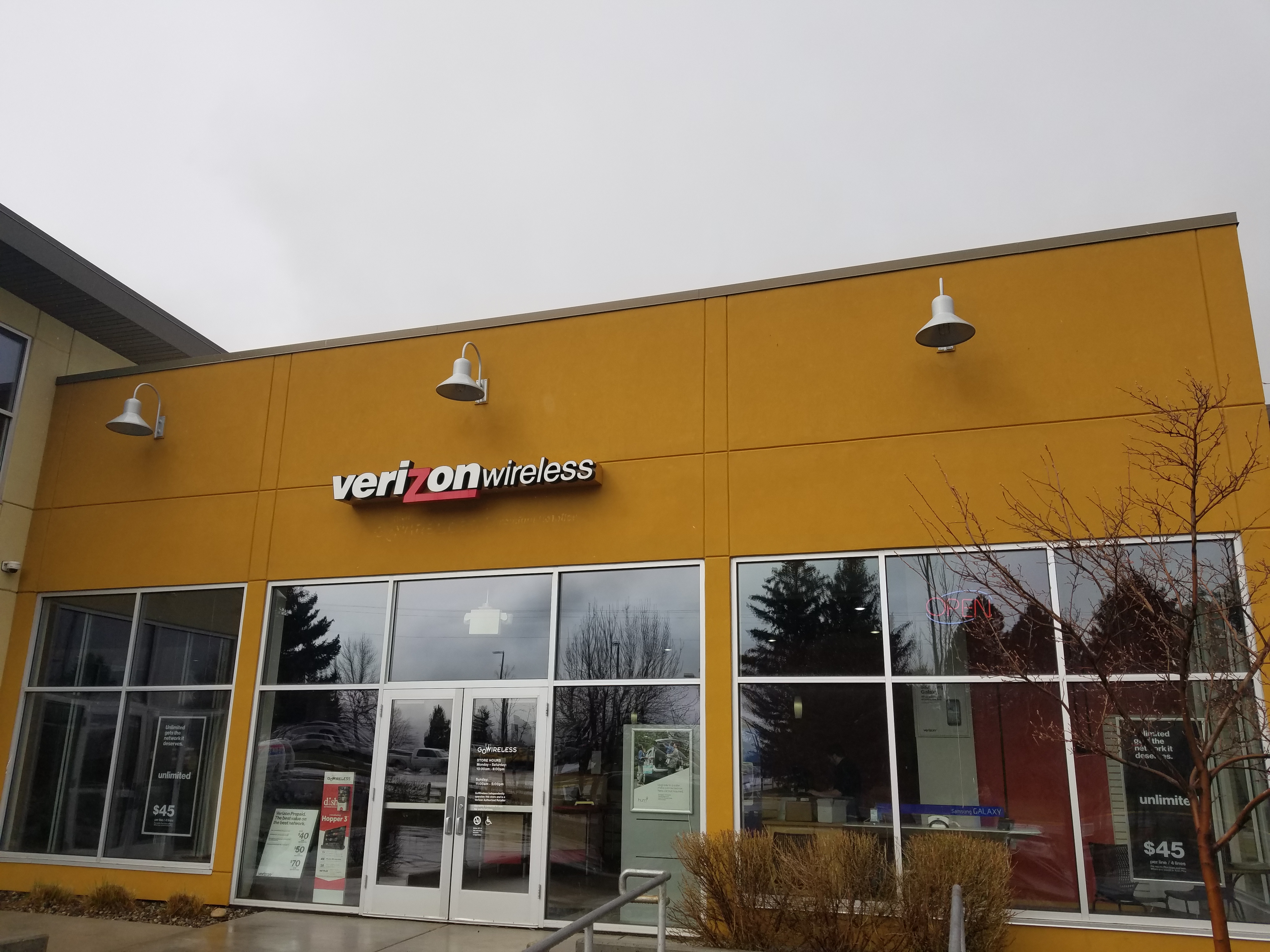 Verizon Authorized Retailer – GoWireless Photo