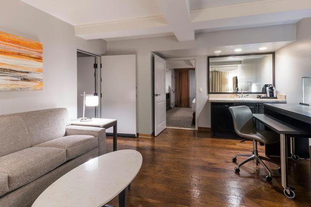 Images Holiday Inn & Suites Phoenix Airport North by IHG