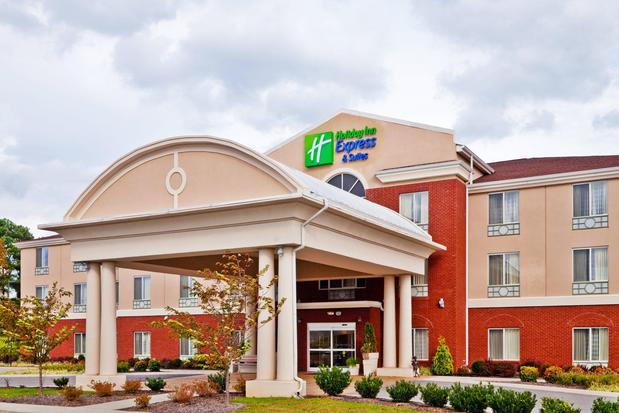 Images Holiday Inn Express & Suites Dickson, an IHG Hotel